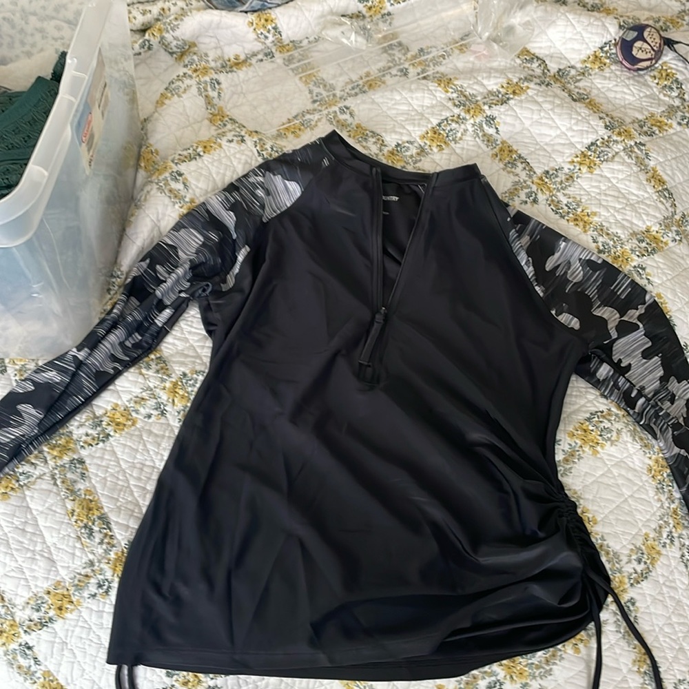 This is a longs sleeve swim shirt. This is in size small and has never been worn